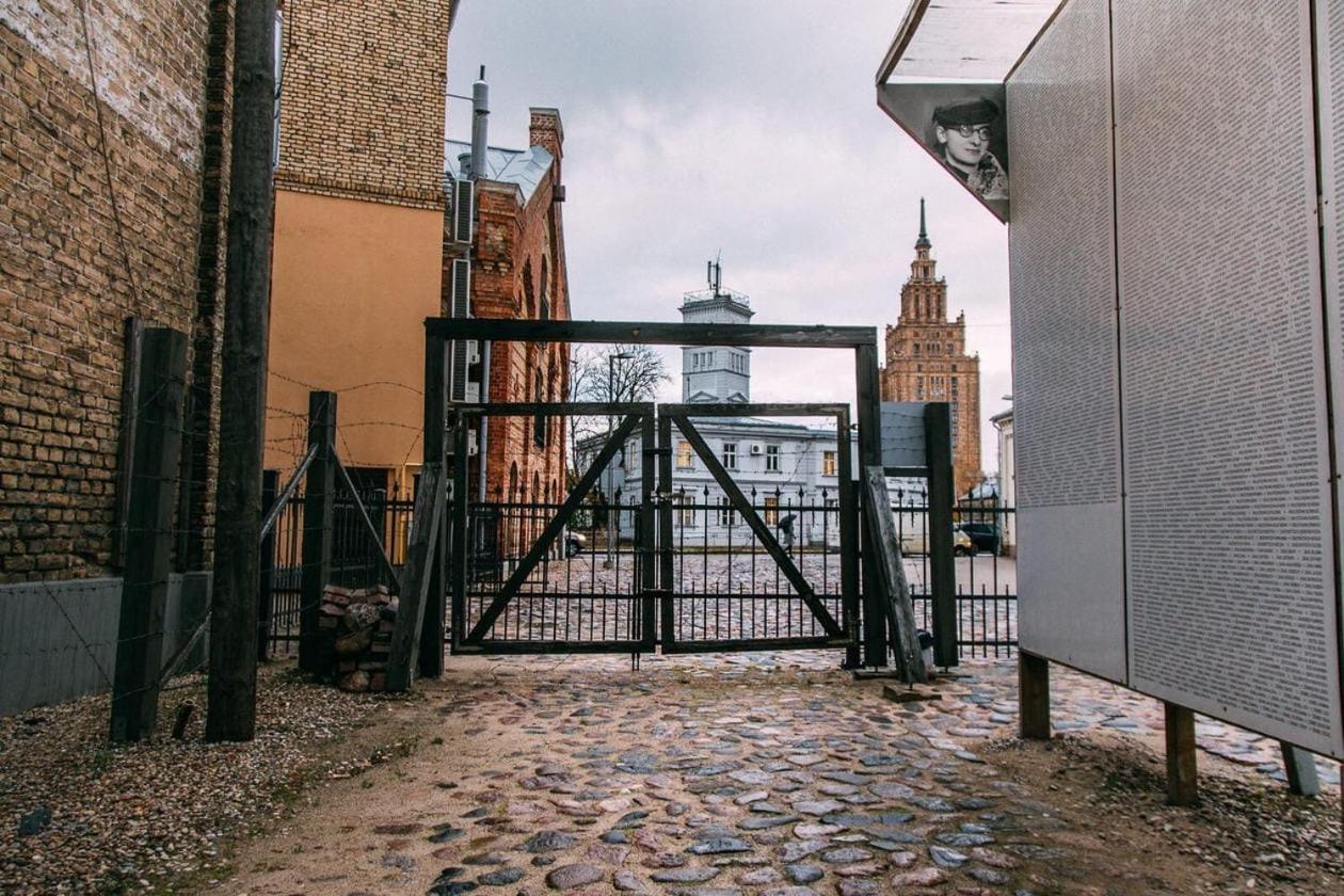 Premium Apartment In Quiet & Historical Area Riga Exterior photo